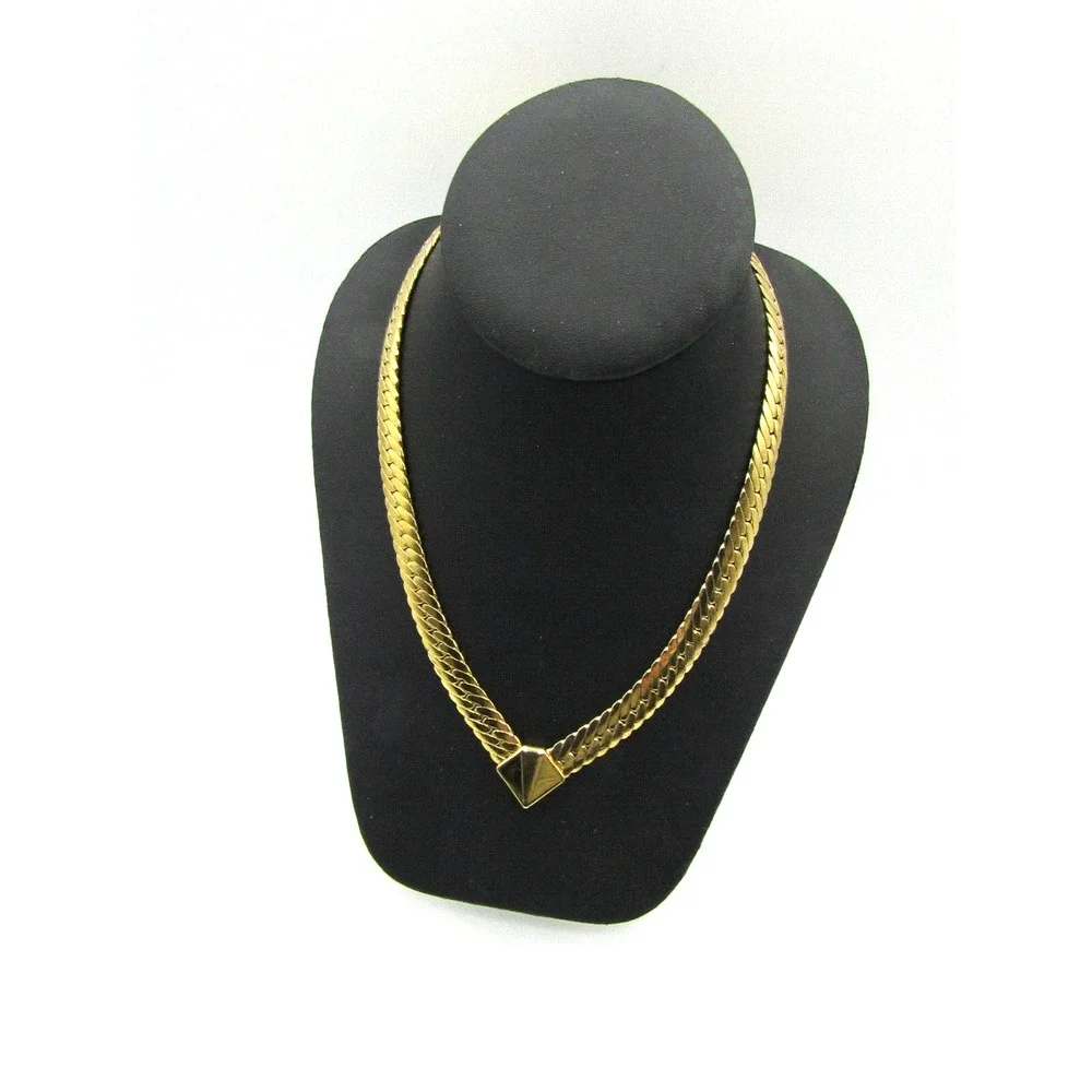 Unsigned Center V Design Flat Herringbone Gold Tone Chain Choker Necklace - Picture 2 of 4
